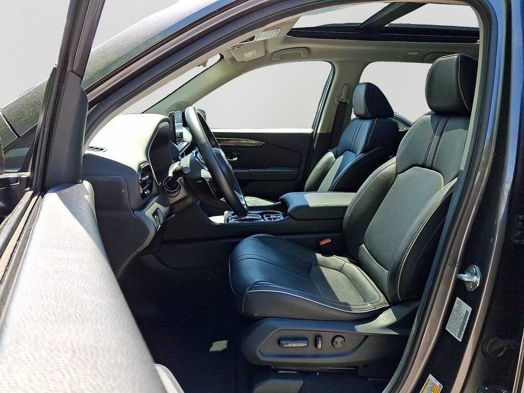 Used 2025 Honda Pilot Elite image 16
