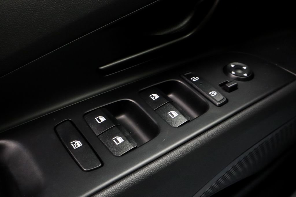 Certified 2025 Hyundai Elantra Sport image 25