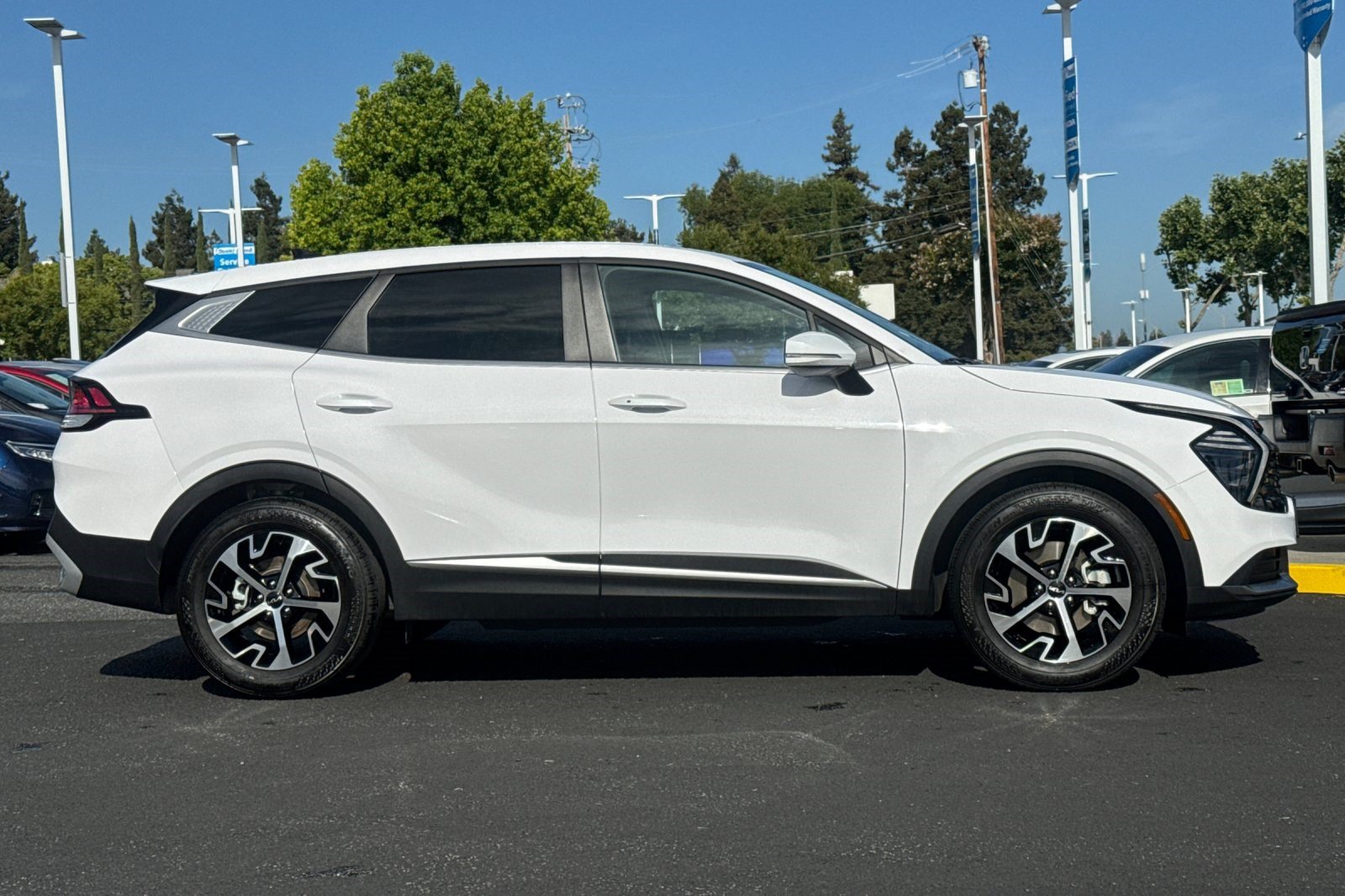 Used 2024 Kia Sportage EX FWD image 7