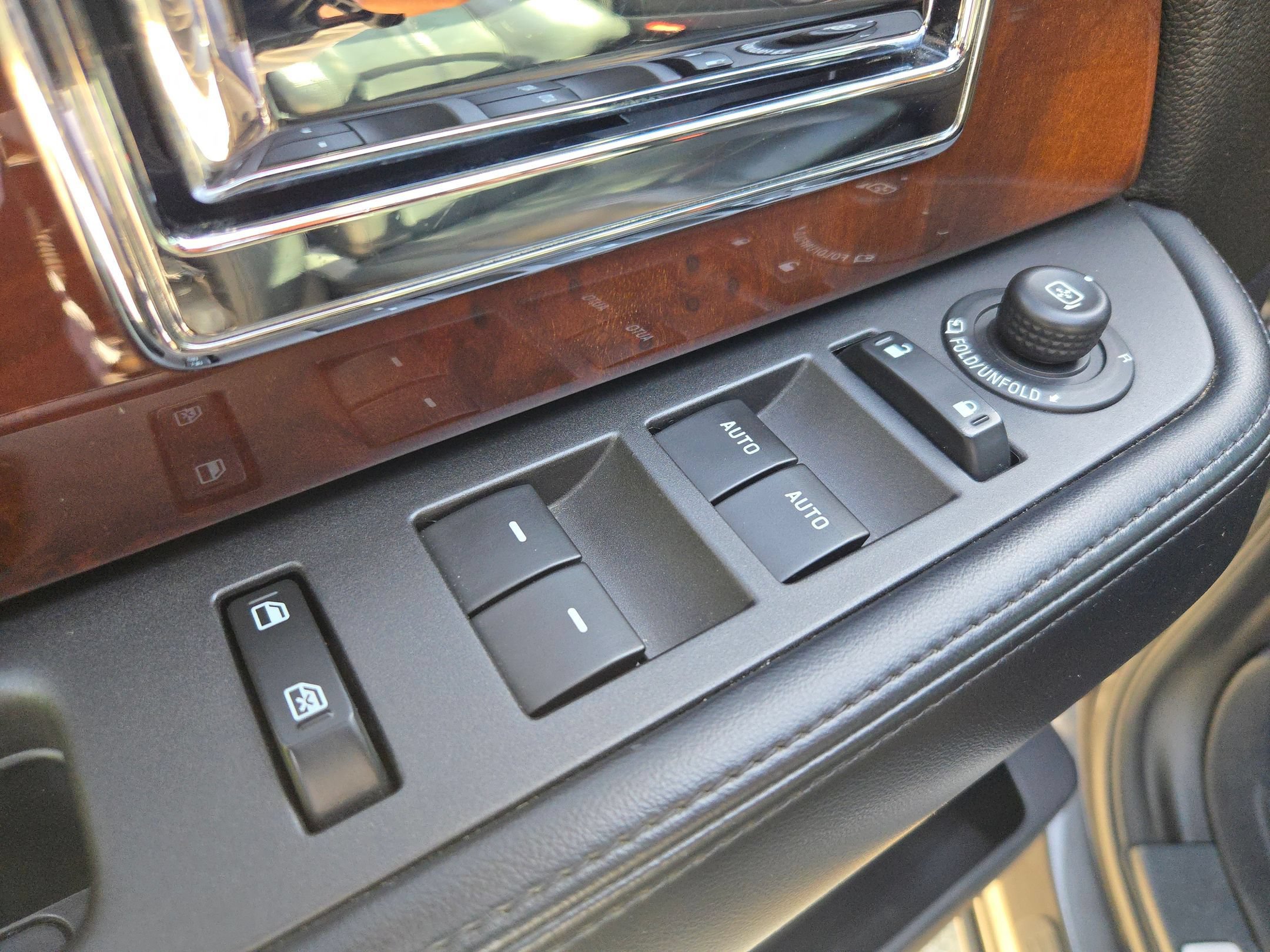 Used 2016 Lincoln Navigator Select RWD image 12