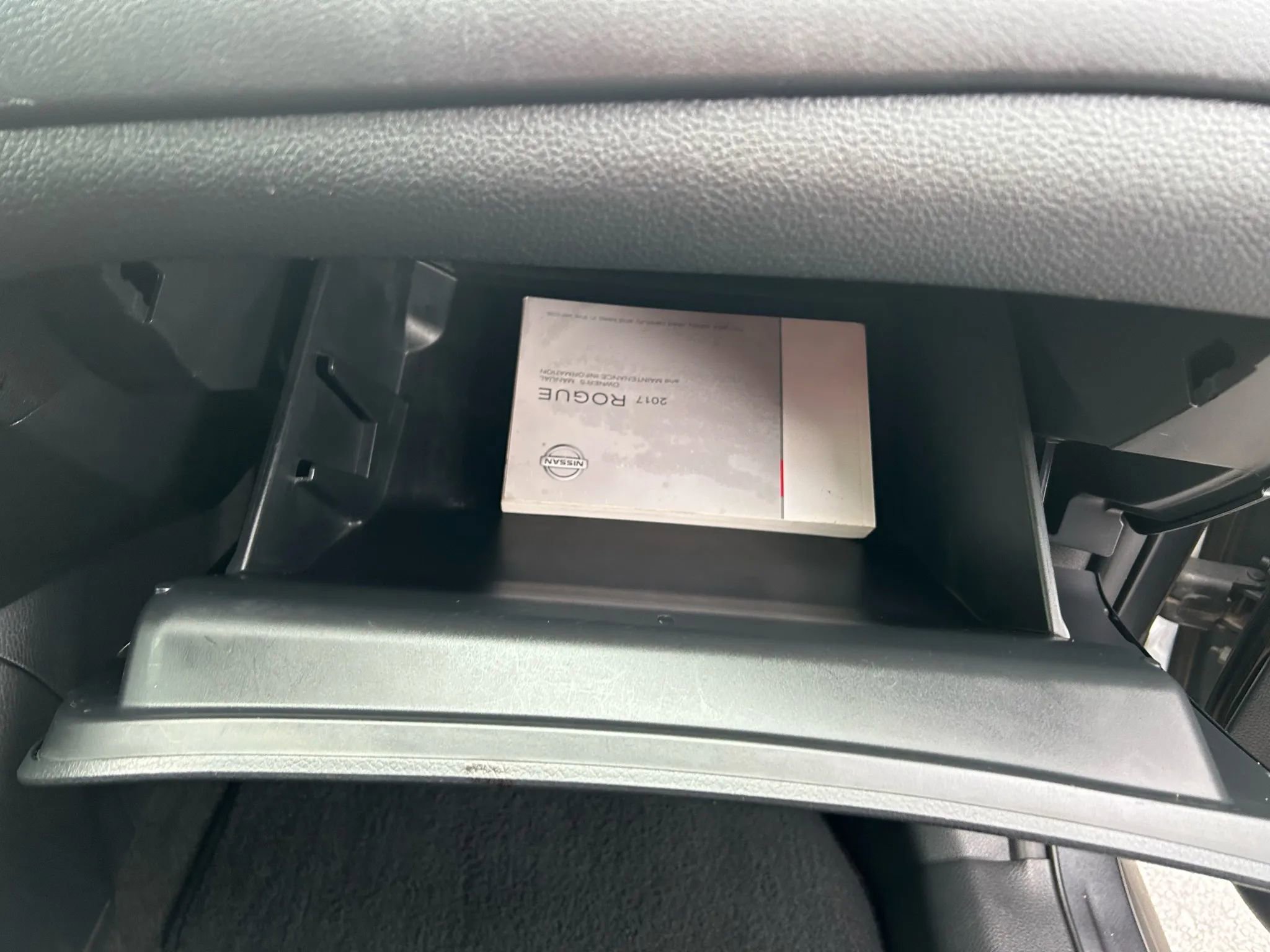 Used 2017 Nissan Rogue SV w/ Midnight Edition Package image 31