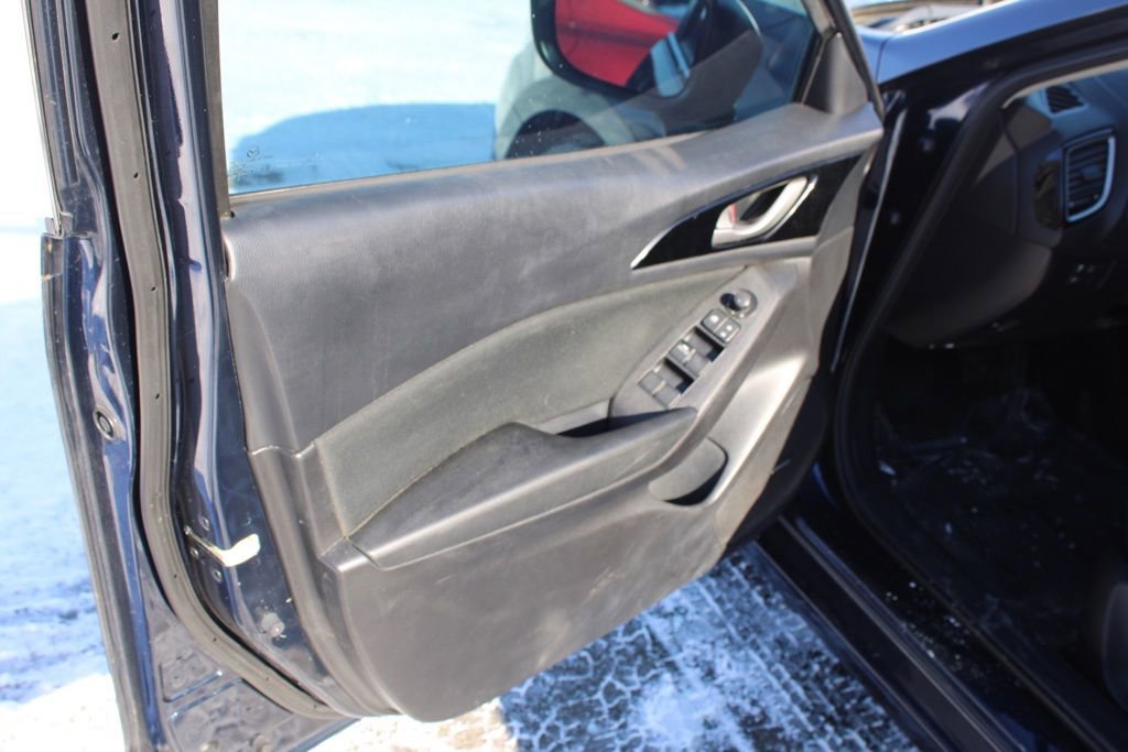 Used 2015 MAZDA MAZDA3 i Touring w/ Technology Package image 18