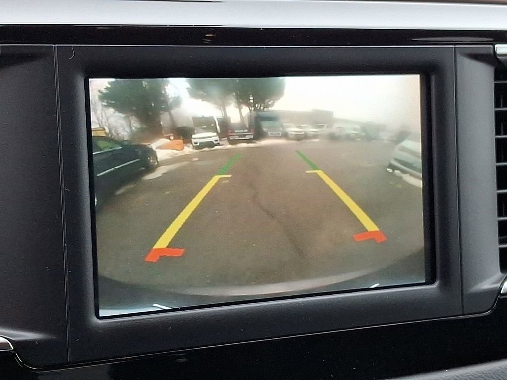 Used 2023 Chrysler Voyager LX image 18