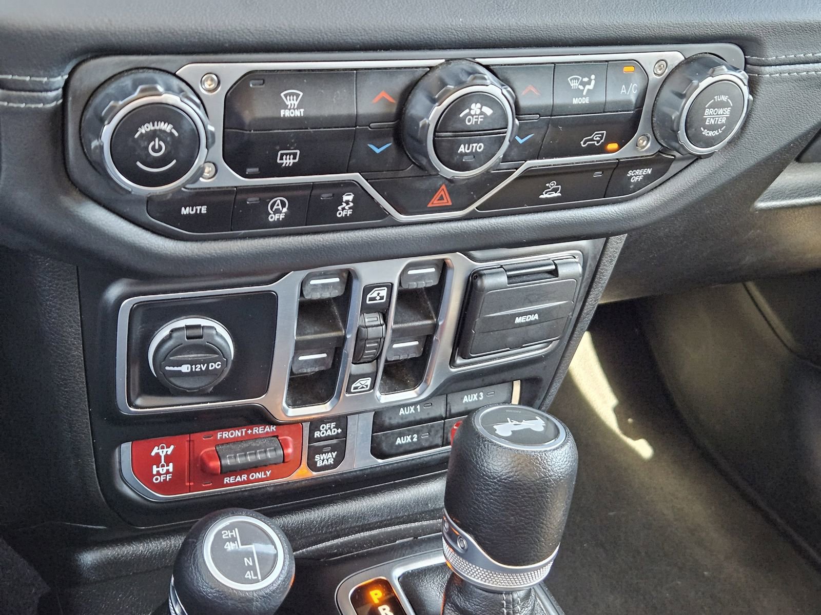 Used 2024 Jeep Wrangler Unlimited Rubicon image 22