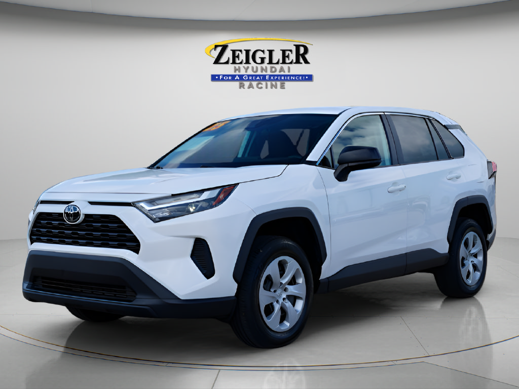 Used 2025 Toyota RAV4 LE AWD/4WD image 3