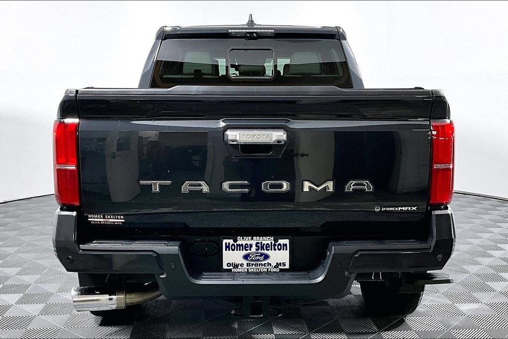 Used 2025 Toyota Tacoma Limited AWD/4WD image 4
