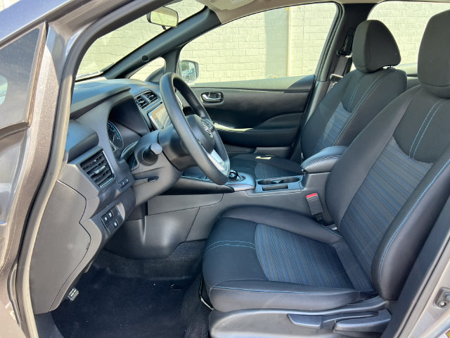 Used 2025 Nissan Leaf S FWD image 3