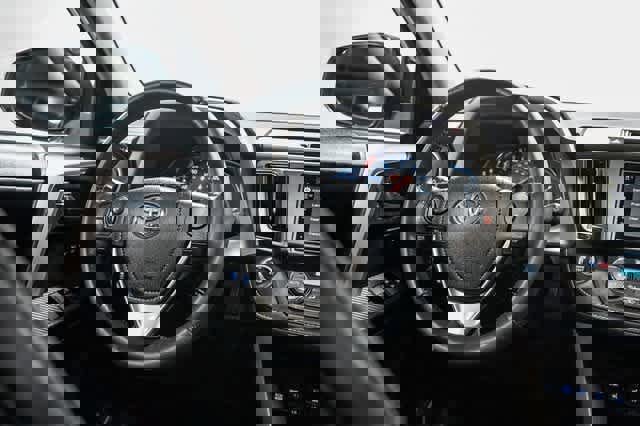 Used 2014 Toyota RAV4 Limited w/ Technology Package image 14