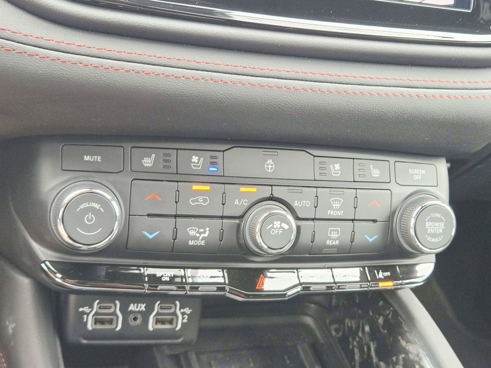 Used 2025 Dodge Durango R/T AWD/4WD image 35
