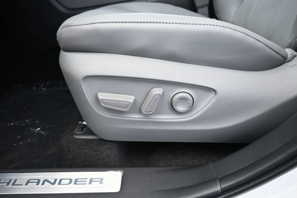 New 2026 Toyota Highlander Limited AWD/4WD image 13