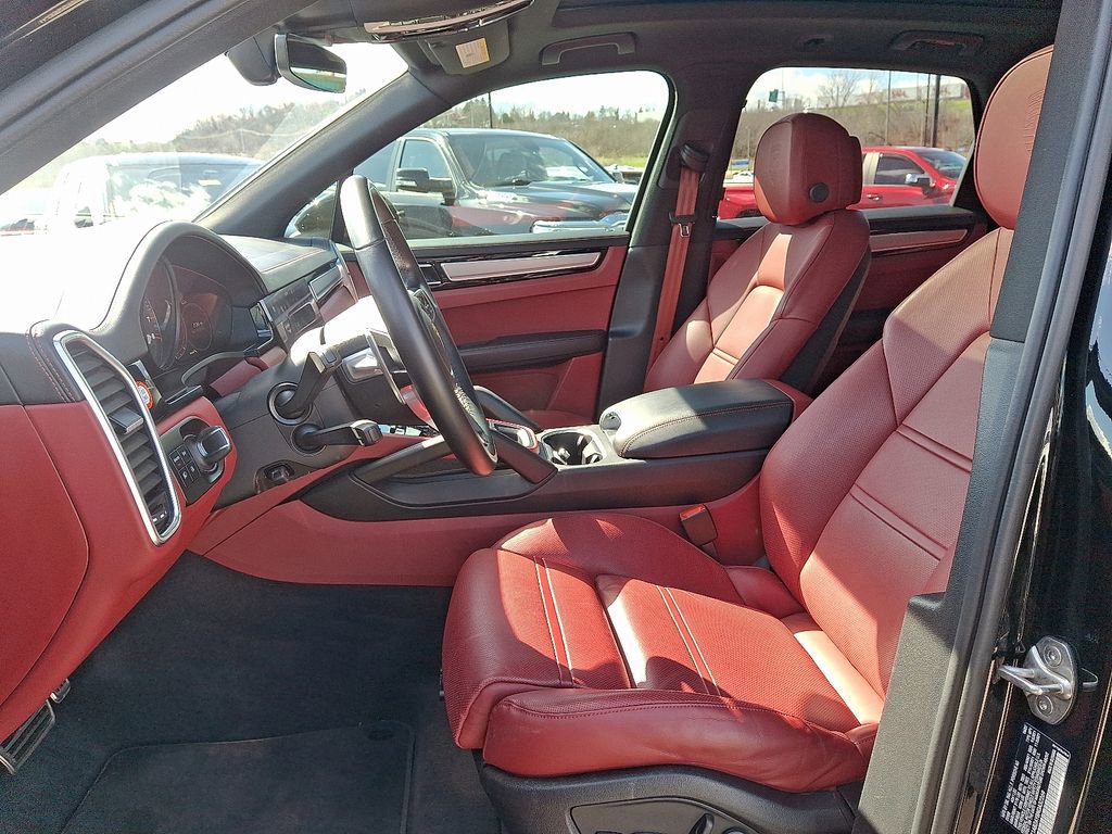 Used 2022 Porsche Cayenne S Platinum AWD/4WD image 13