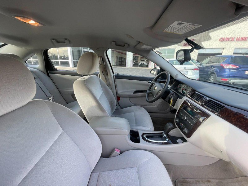 Used 2015 Chevrolet Impala LT FWD image 3