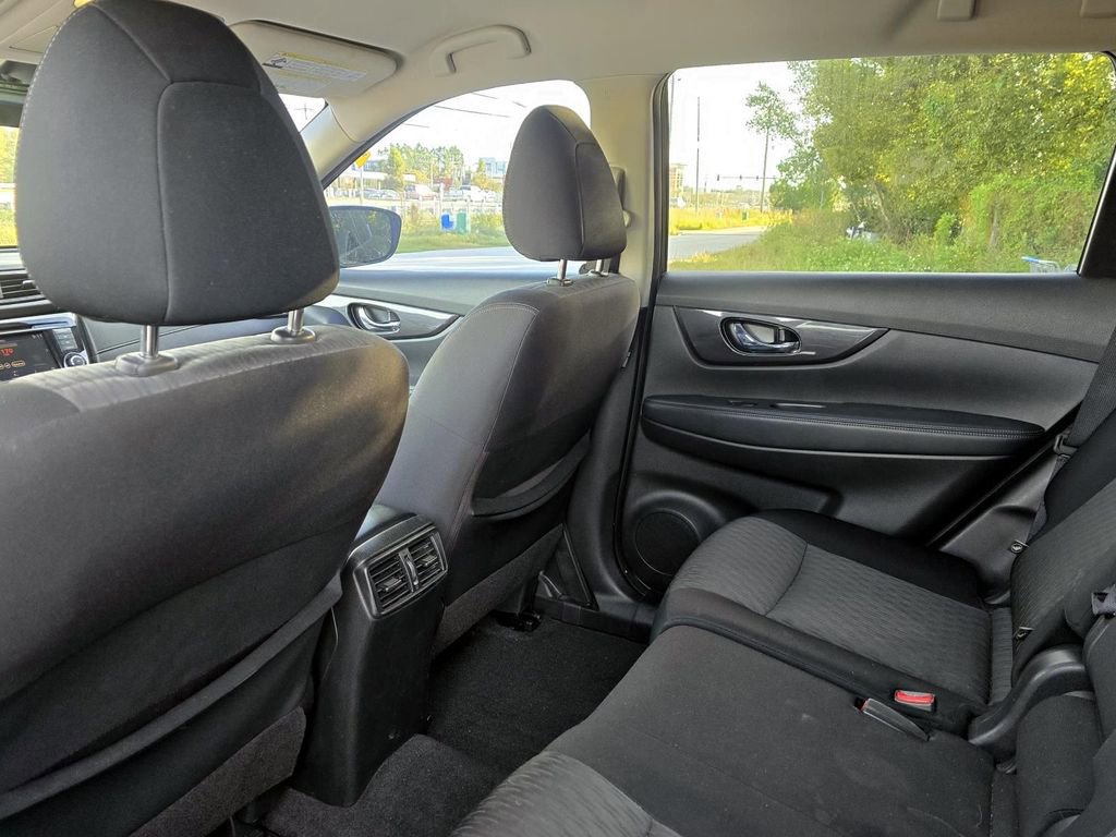 Used 2020 Nissan Rogue SV image 23