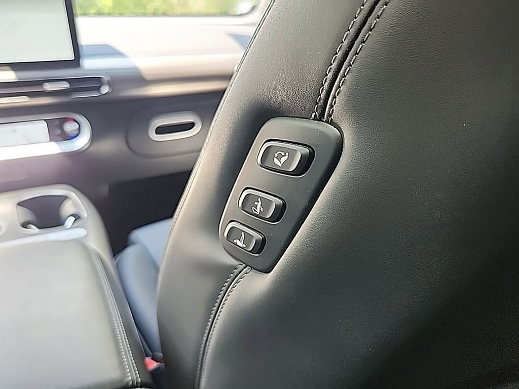 Used 2023 Genesis GV60 Performance AWD/4WD image 32