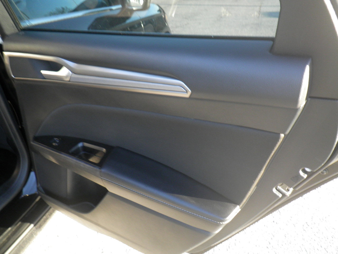 Used 2017 Ford Fusion SE image 24