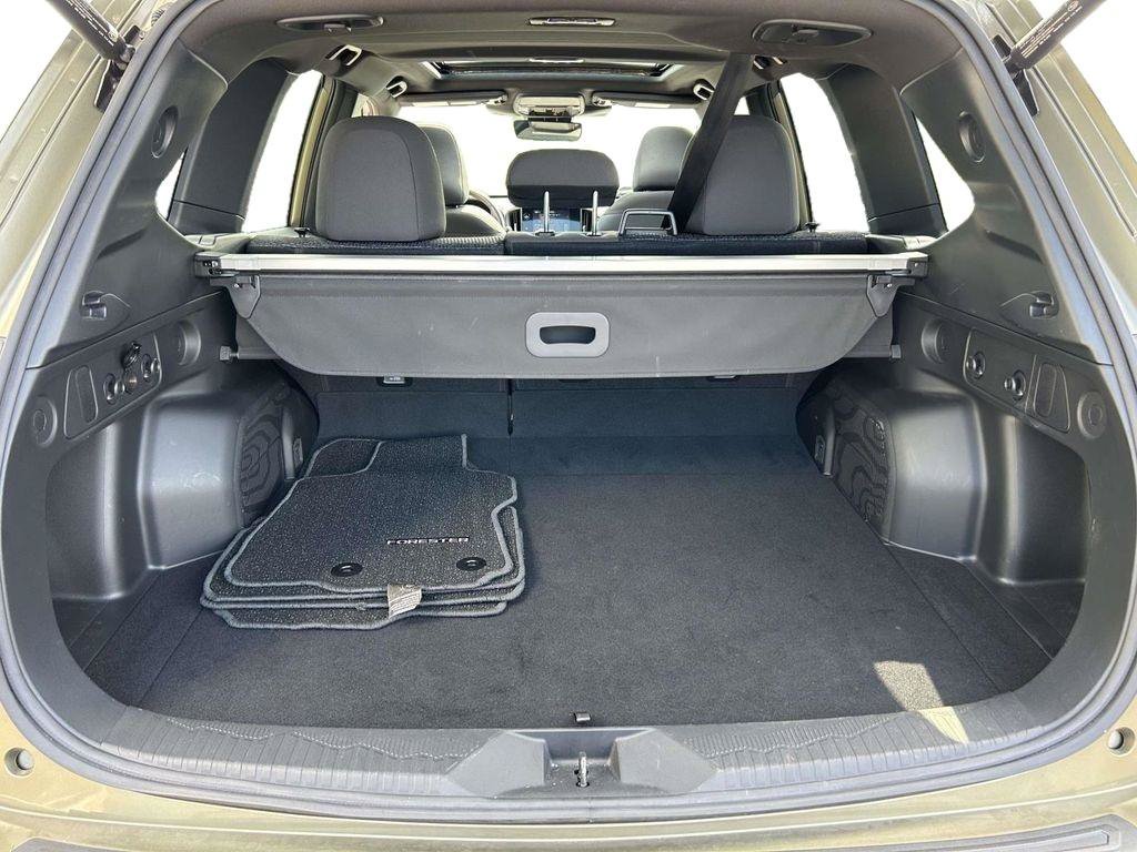 Used 2025 Subaru Forester Premium AWD/4WD image 8
