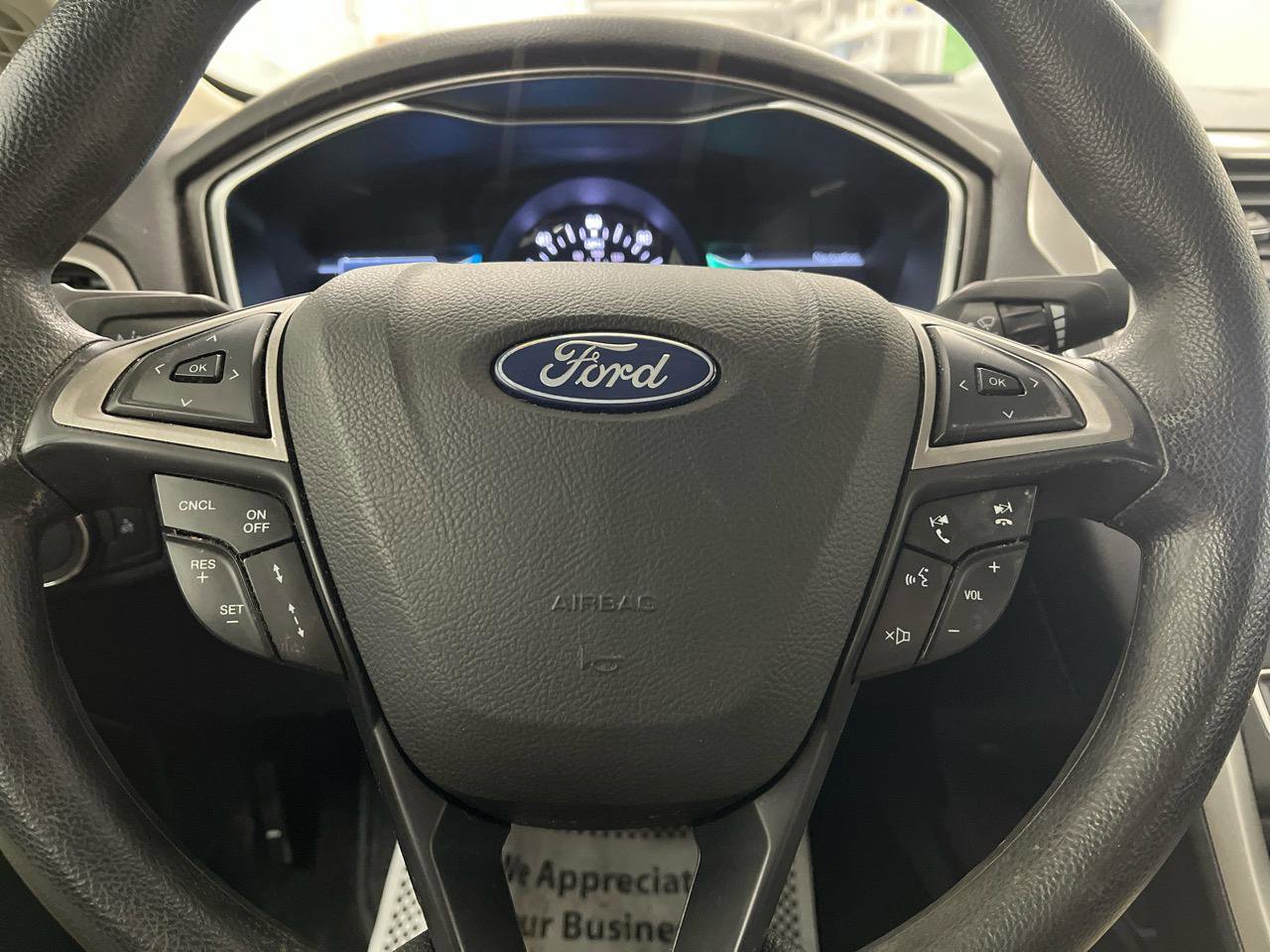 Used 2020 Ford Fusion SE image 9