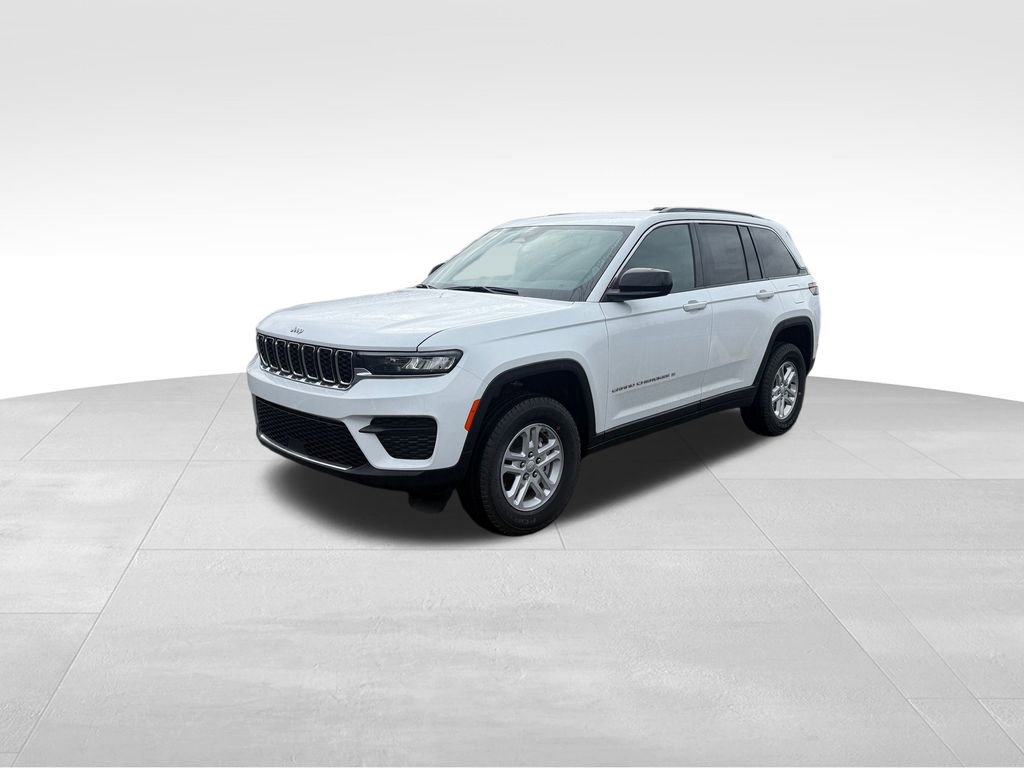 New 2025 Jeep Grand Cherokee Laredo image 3
