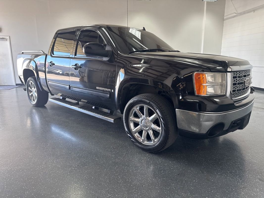 Used 2007 GMC Sierra 1500 SLT w/ Convenience Package AWD/4WD image 2