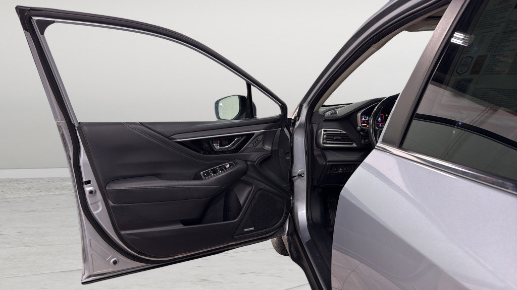 Used 2021 Subaru Outback Limited image 13