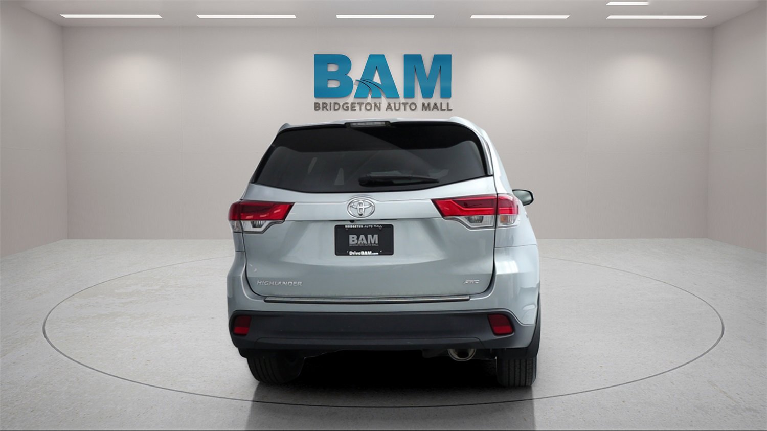 Used 2018 Toyota Highlander LE image 6