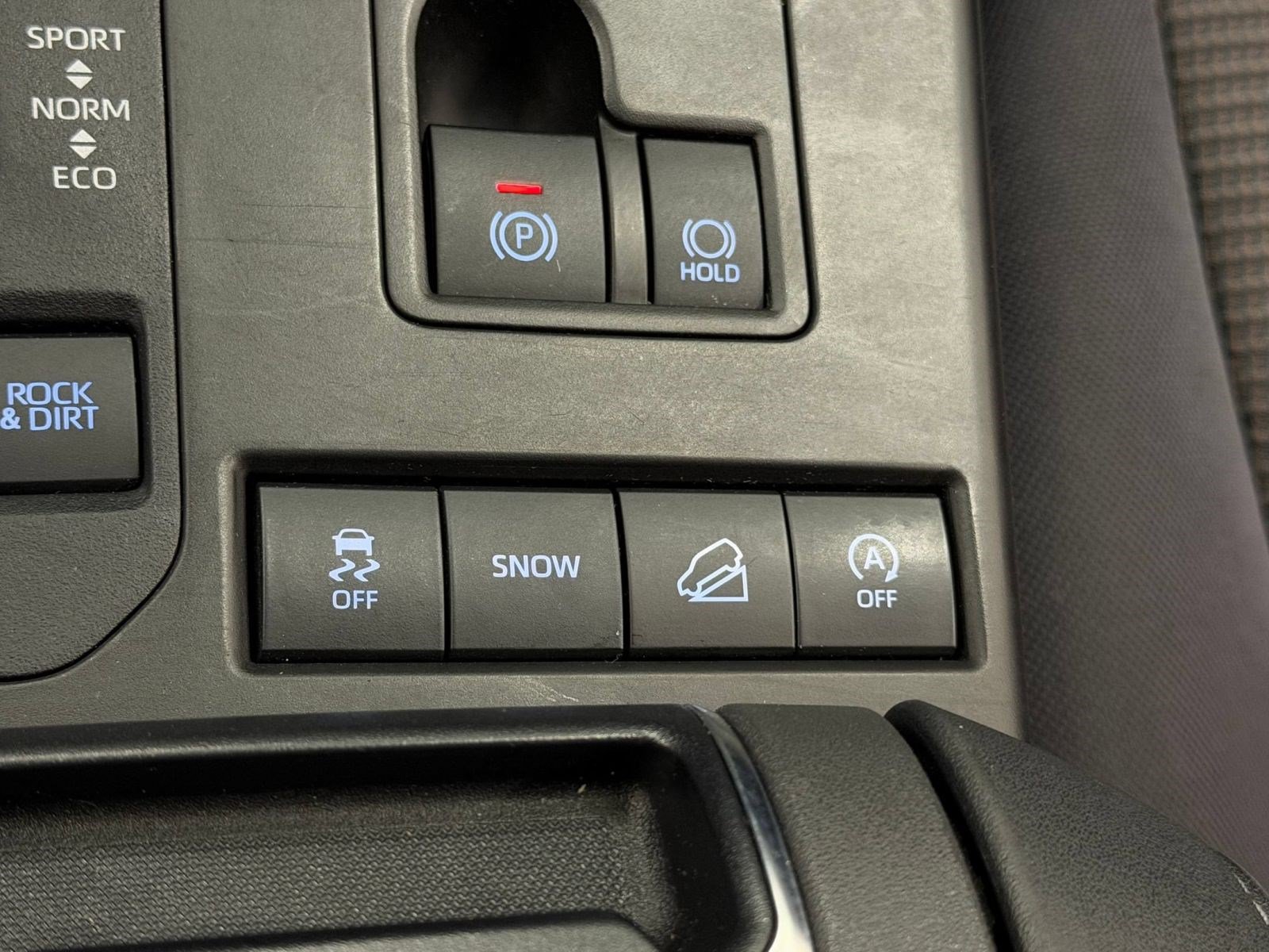 Used 2020 Toyota Highlander LE AWD/4WD image 27