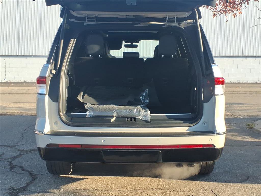 Certified 2023 Lincoln Navigator Reserve image 7