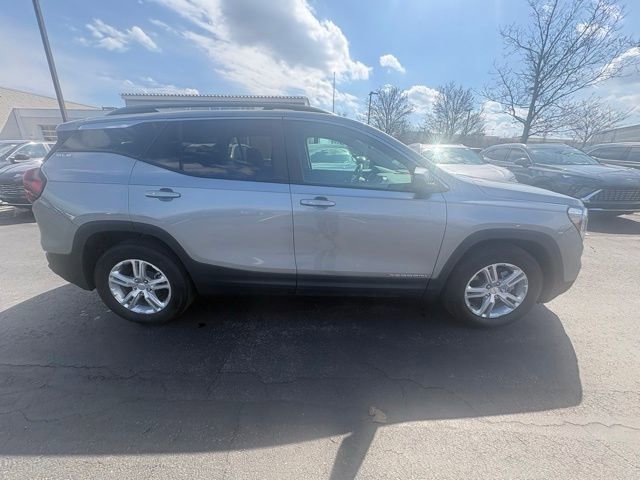 Used 2023 GMC Terrain SLE w/ Driver Convenience Package image 4