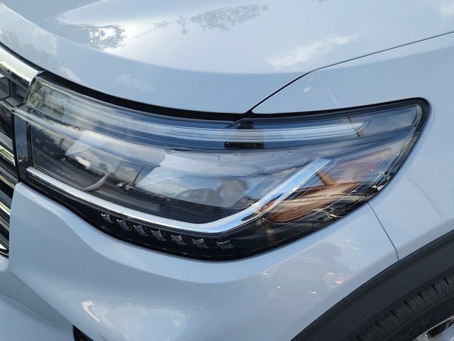 Used 2025 Ford Explorer Active AWD/4WD image 13
