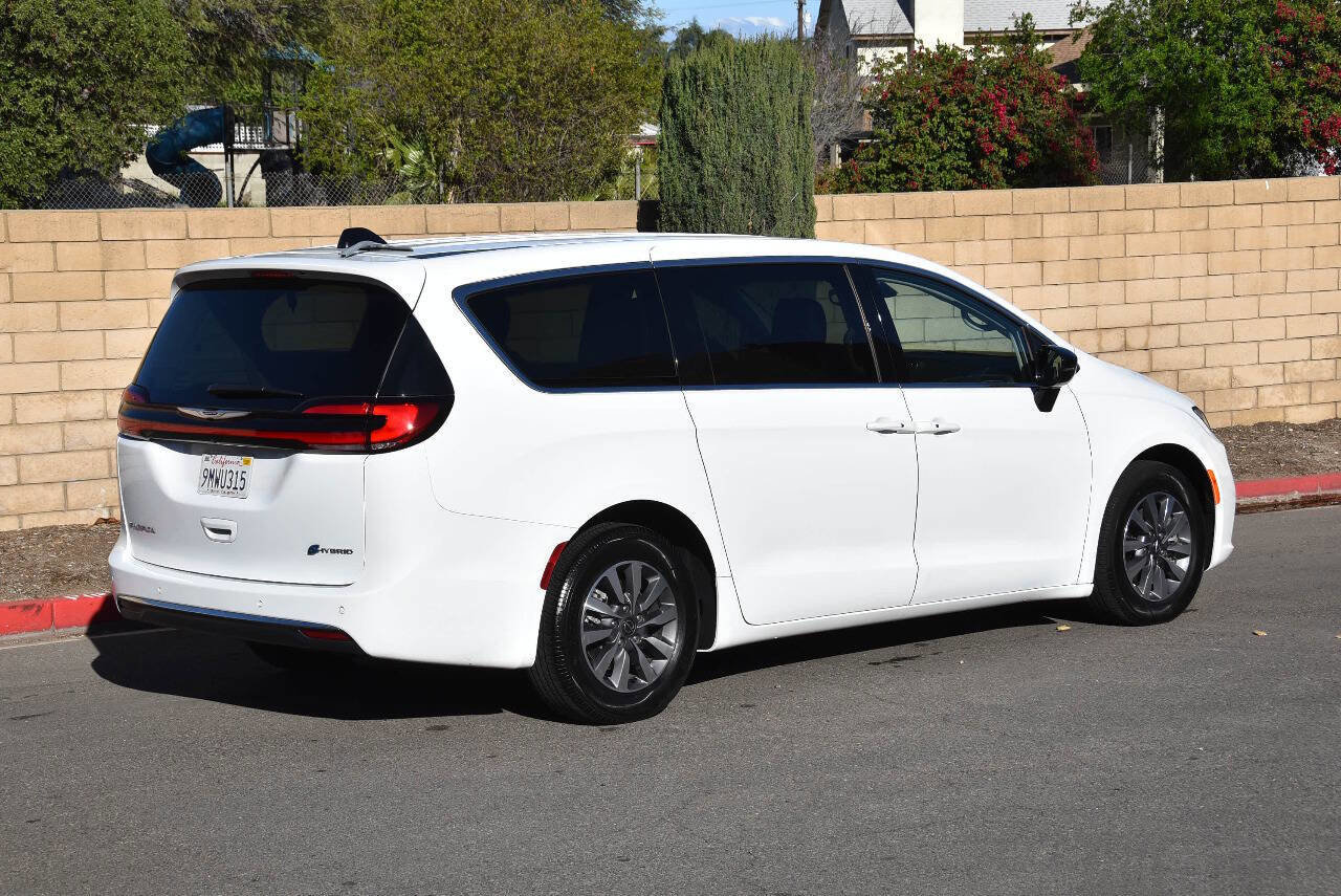 Used 2024 Chrysler Pacifica Limited FWD image 39