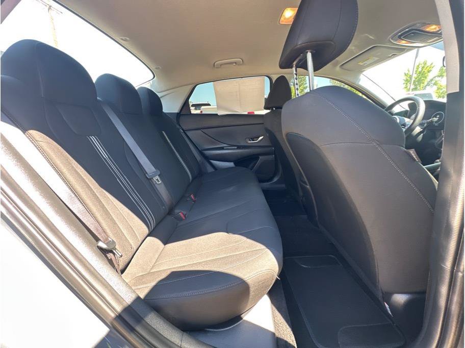 Used 2023 Hyundai Elantra SEL w/ Convenience Package FWD image 12