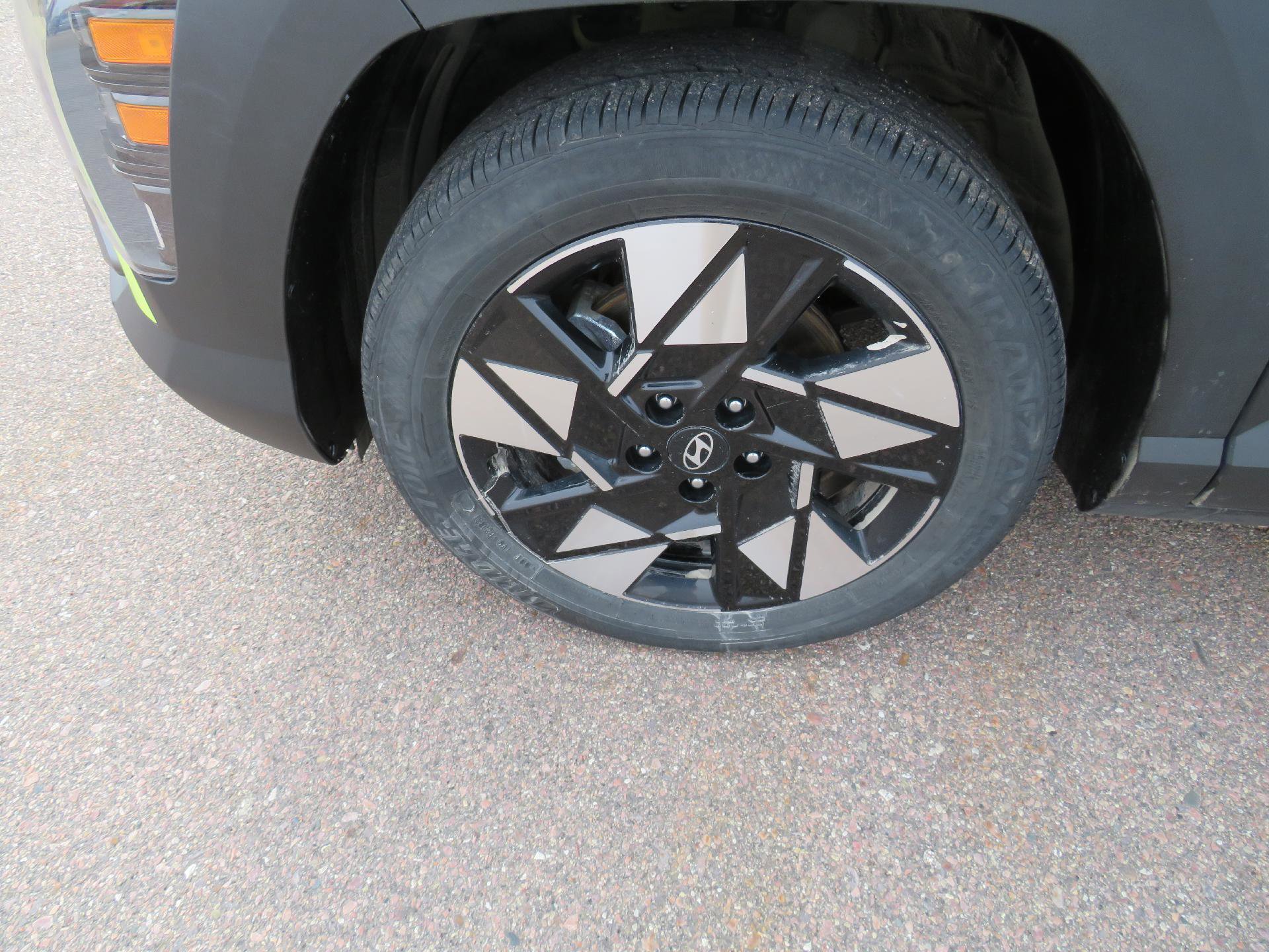 Used 2024 Hyundai Kona SEL w/ Convenience Package image 2