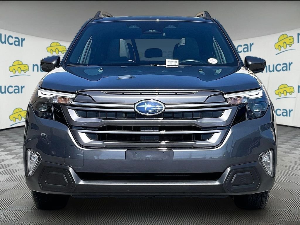 Used 2025 Subaru Forester Premium AWD/4WD image 2