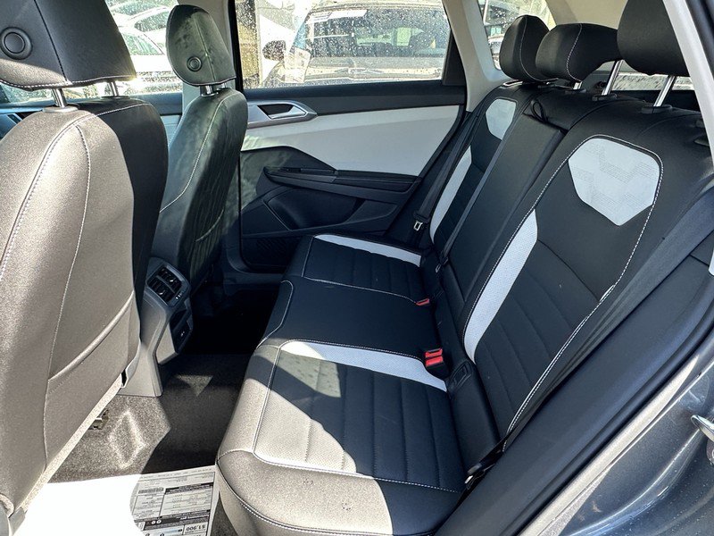 New 2025 Volkswagen Taos SEL image 7
