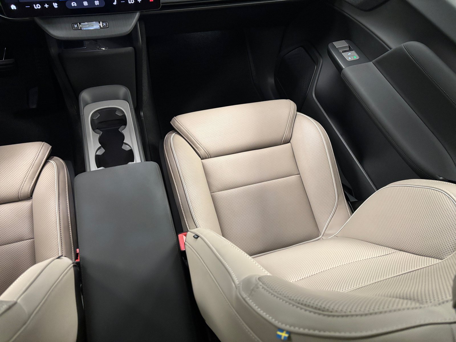 New 2027 Volvo EX60 Ultra AWD/4WD image 16