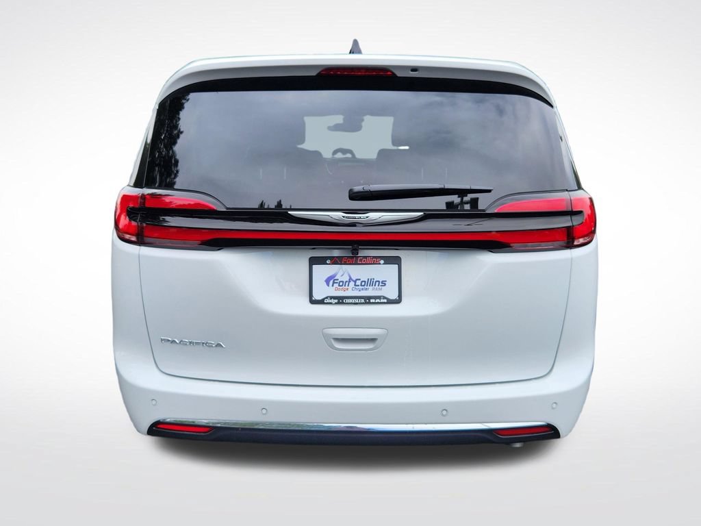 New 2026 Chrysler Pacifica Select FWD image 13