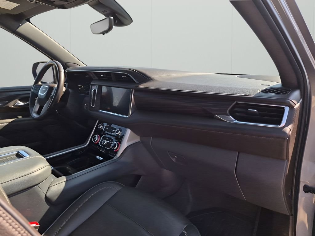 Used 2022 GMC Yukon XL Denali w/ Denali Premium Package image 14