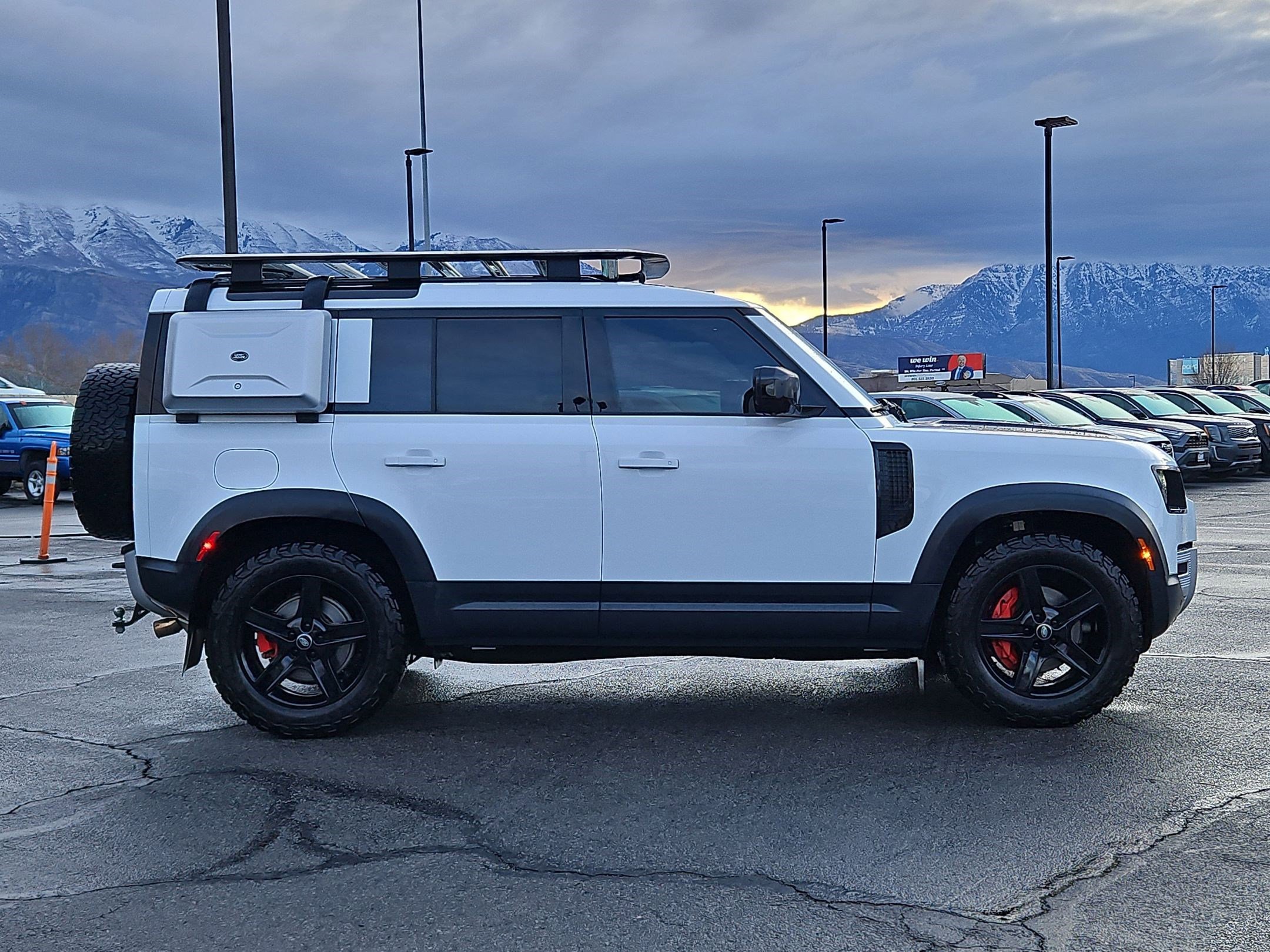 Used 2023 Land Rover Defender 110 SE image 2