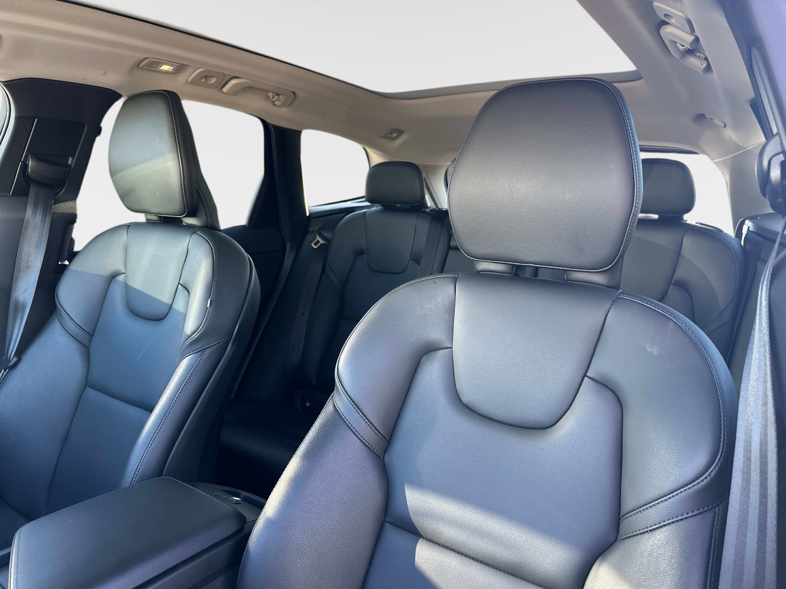 Certified 2025 Volvo XC60 B5 Core image 19