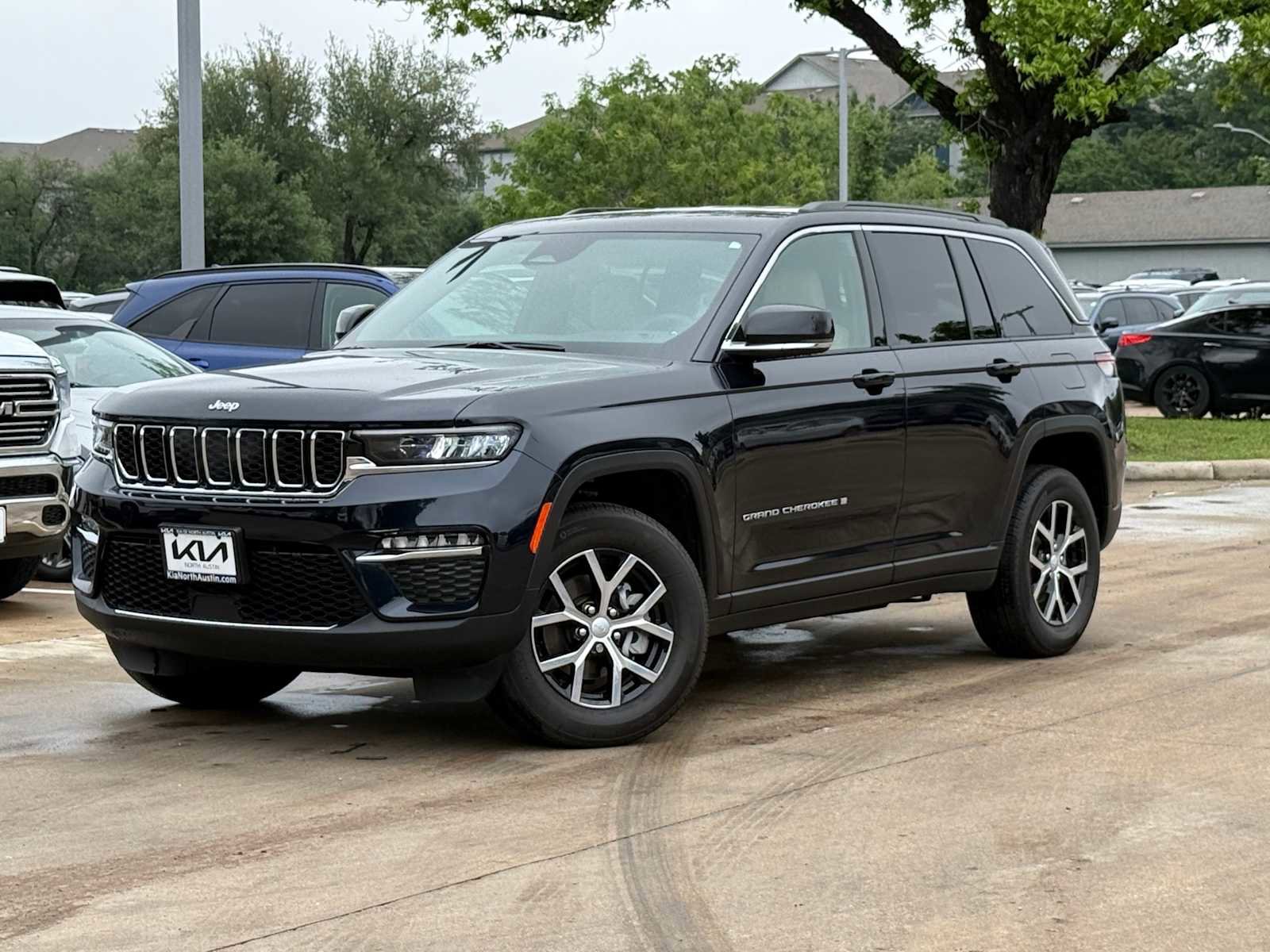 Used 2024 Jeep Grand Cherokee Limited AWD/4WD image 1