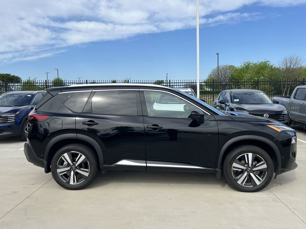 Certified 2023 Nissan Rogue SL w/ SL Premium Package image 3