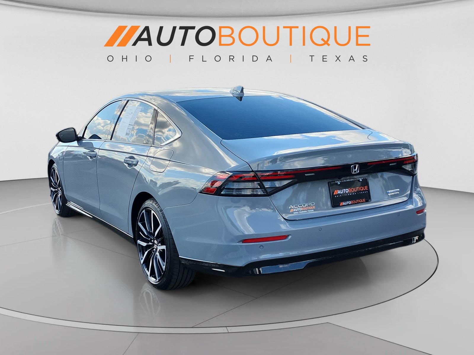 Used 2025 Honda Accord Touring image 3