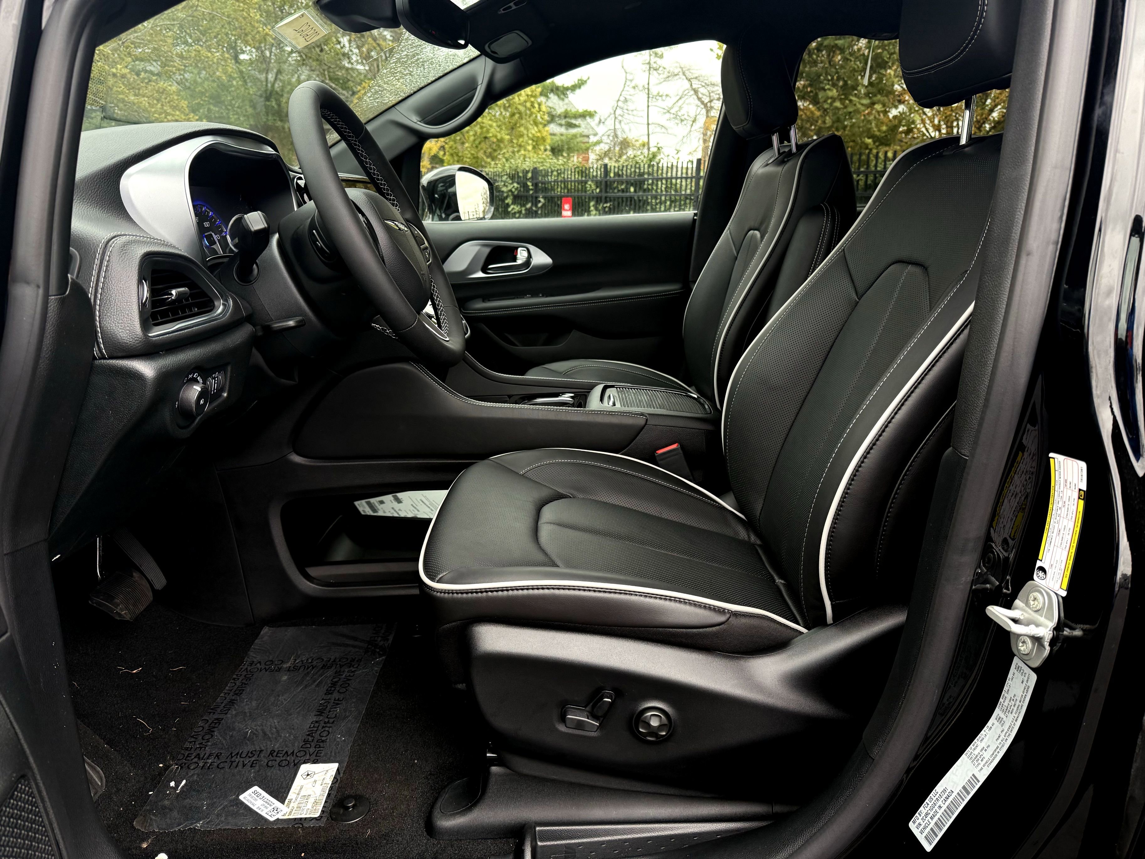 New 2026 Chrysler Pacifica Limited image 14