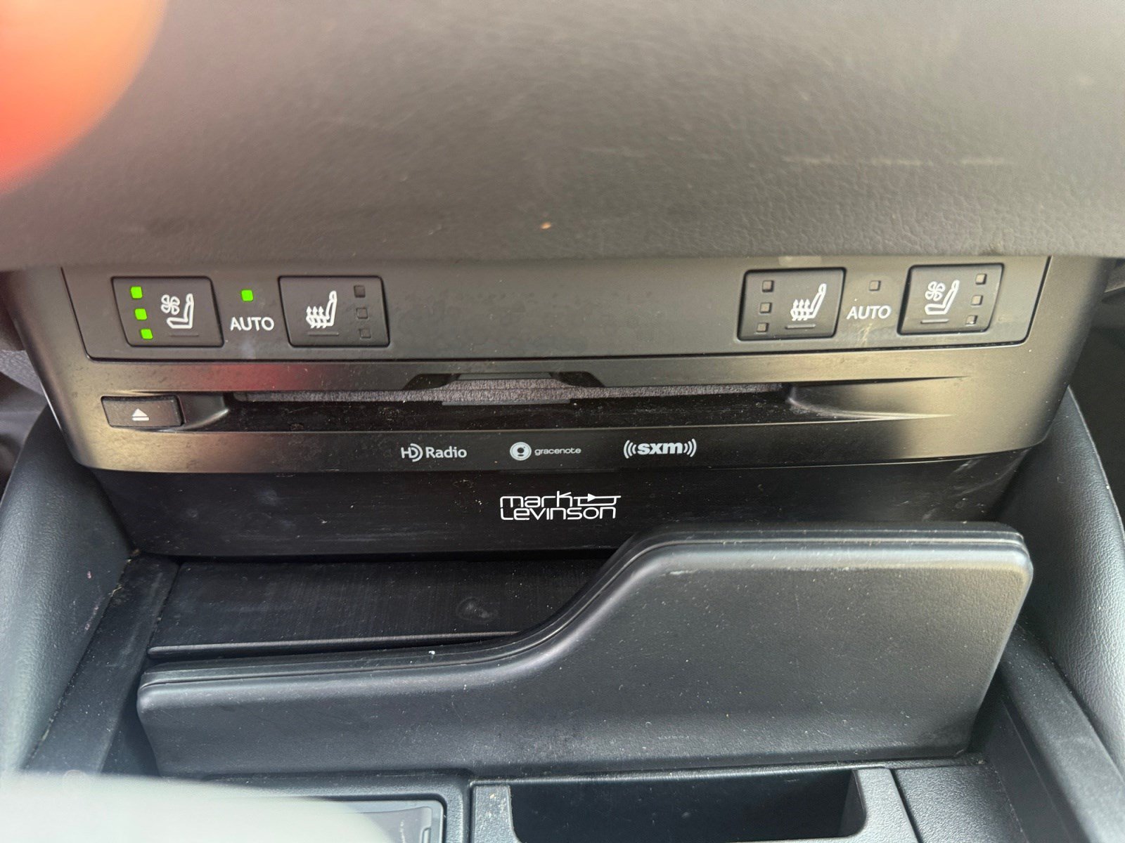 Used 2020 Lexus ES 300h w/ Premium Package FWD image 29