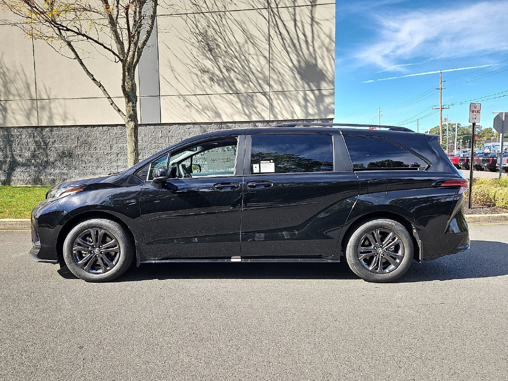 New 2026 Toyota Sienna XSE AWD/4WD image 6