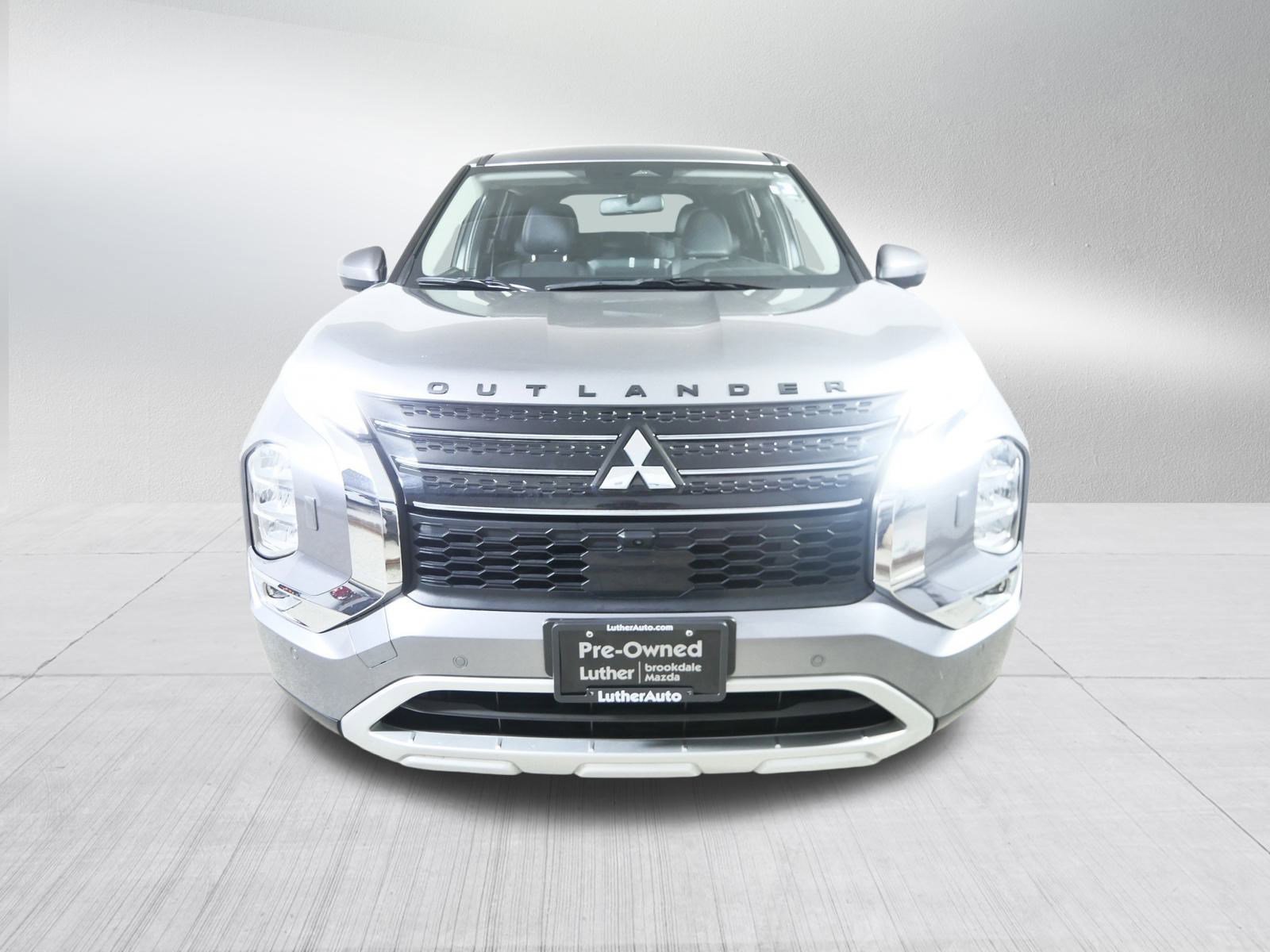 Used 2022 Mitsubishi Outlander SE image 2