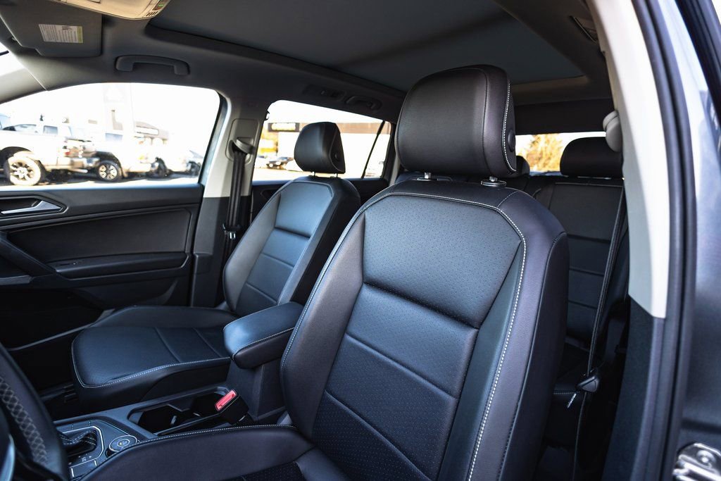 Used 2021 Volkswagen Tiguan SE w/ Panoramic Sunroof Package image 22