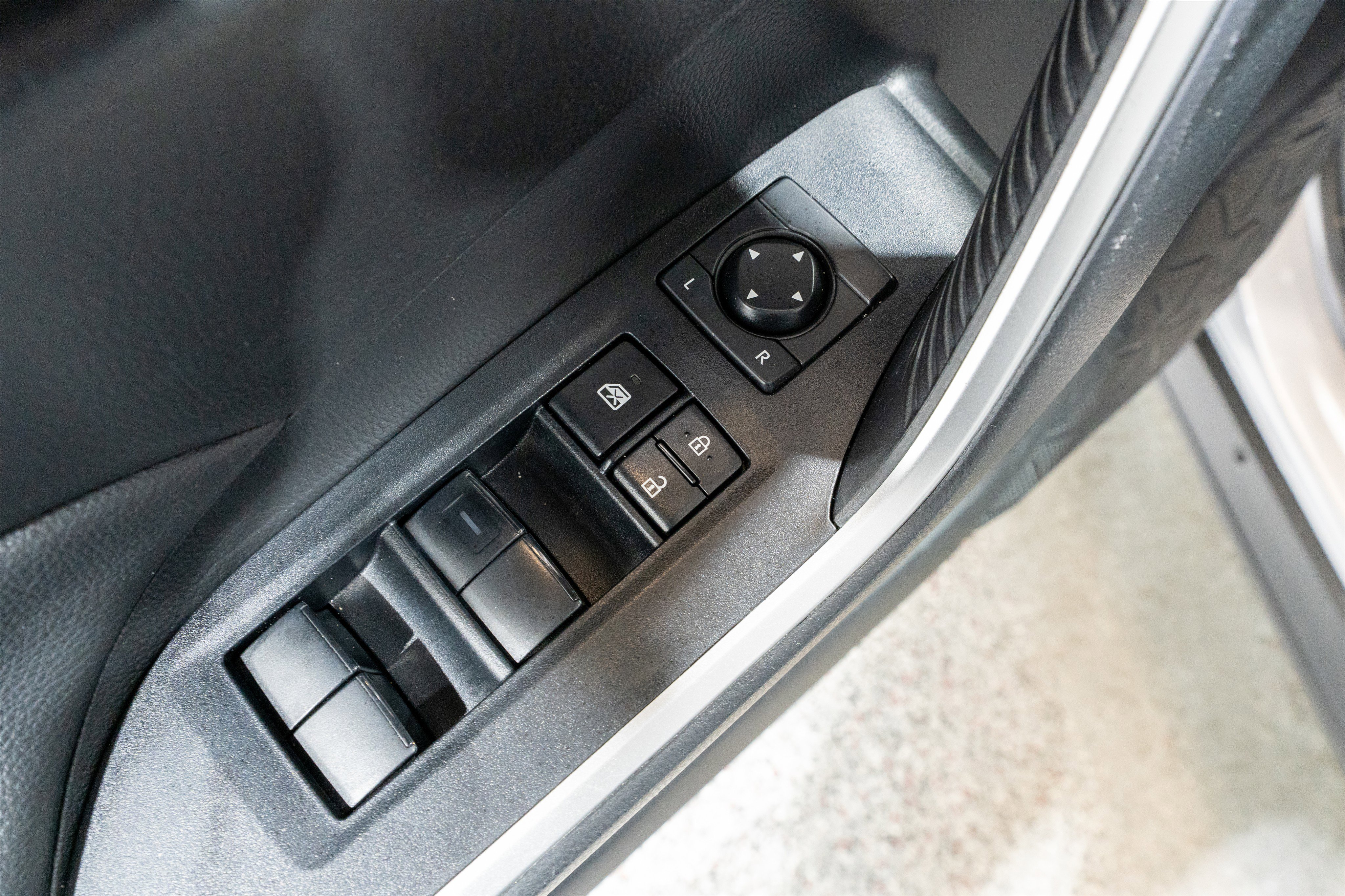 Used 2022 Toyota RAV4 LE FWD image 14