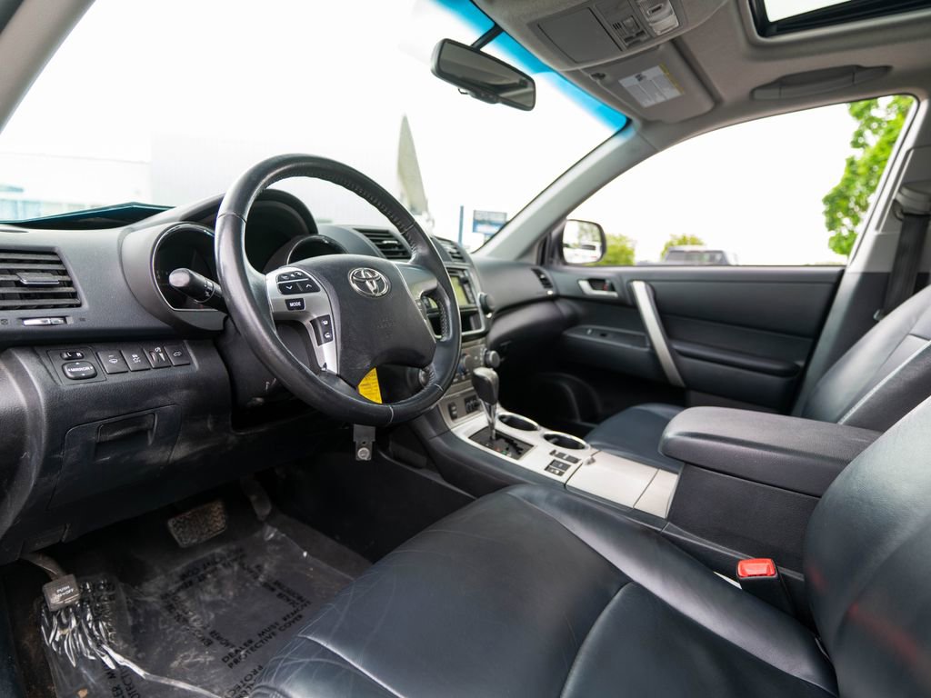 Used 2013 Toyota Highlander SE AWD/4WD image 6
