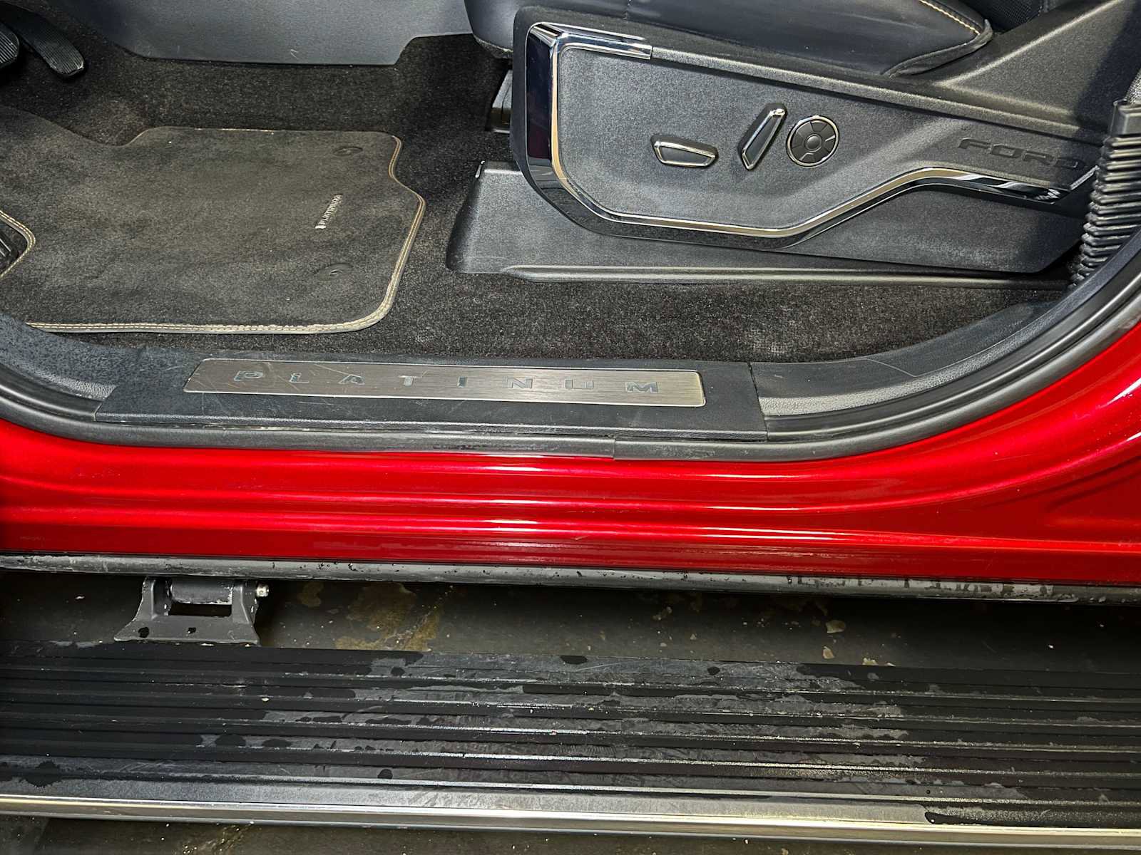 Used 2022 Ford F150 Platinum w/ Trailer Tow Package image 24